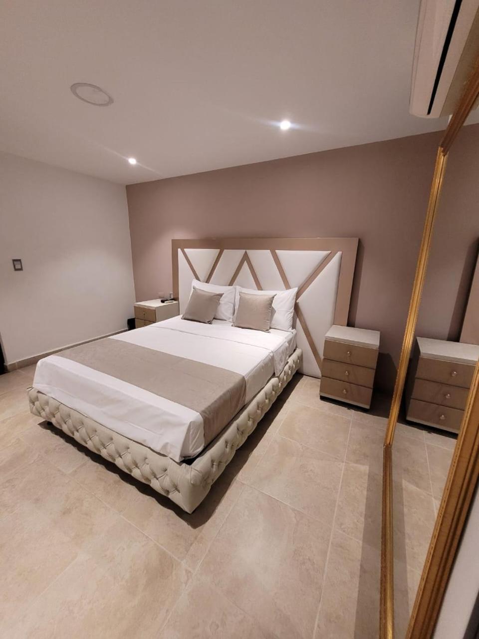 Hotel Med 33 Medellín Zewnętrze zdjęcie