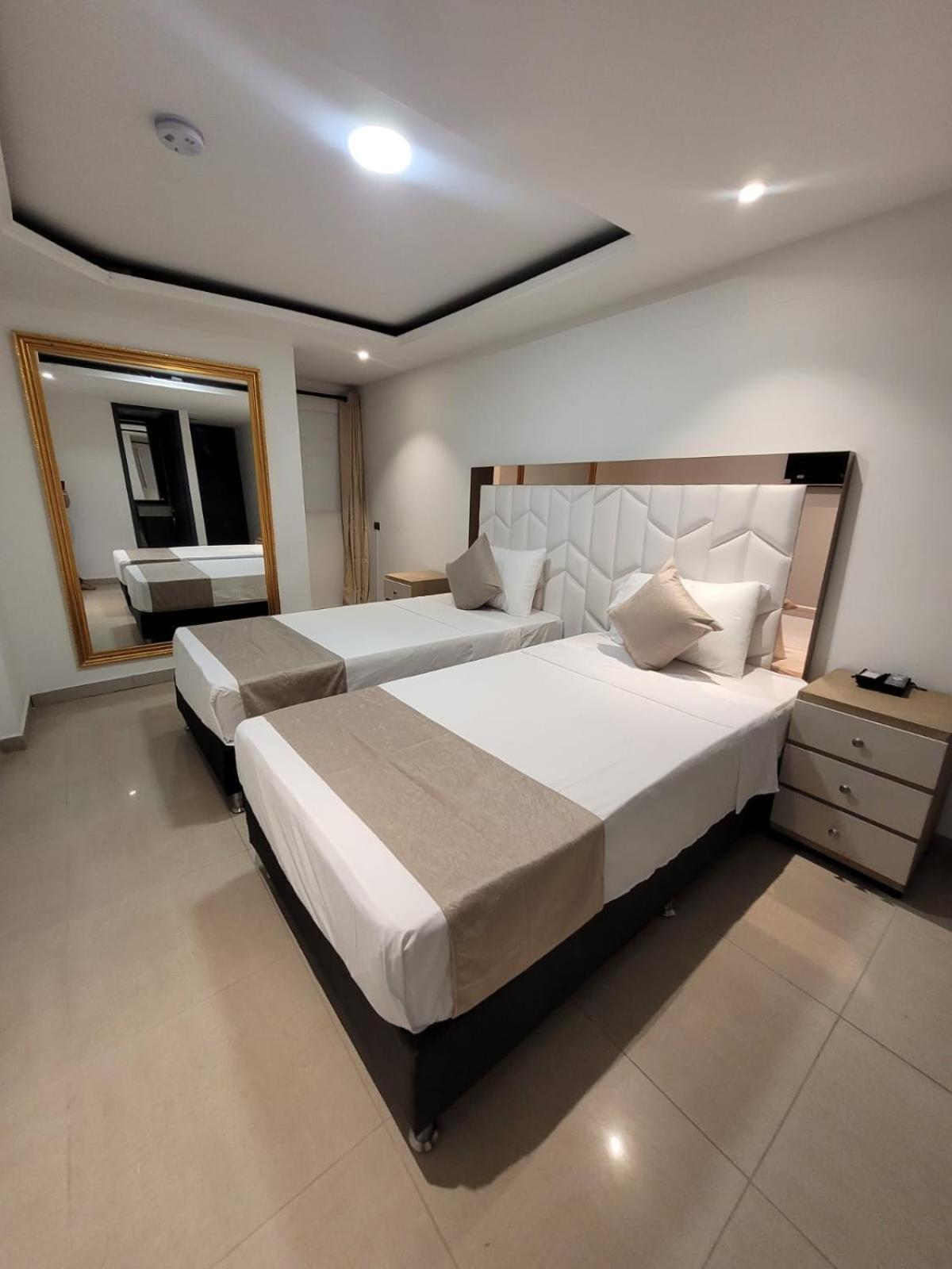 Hotel Med 33 Medellín Zewnętrze zdjęcie